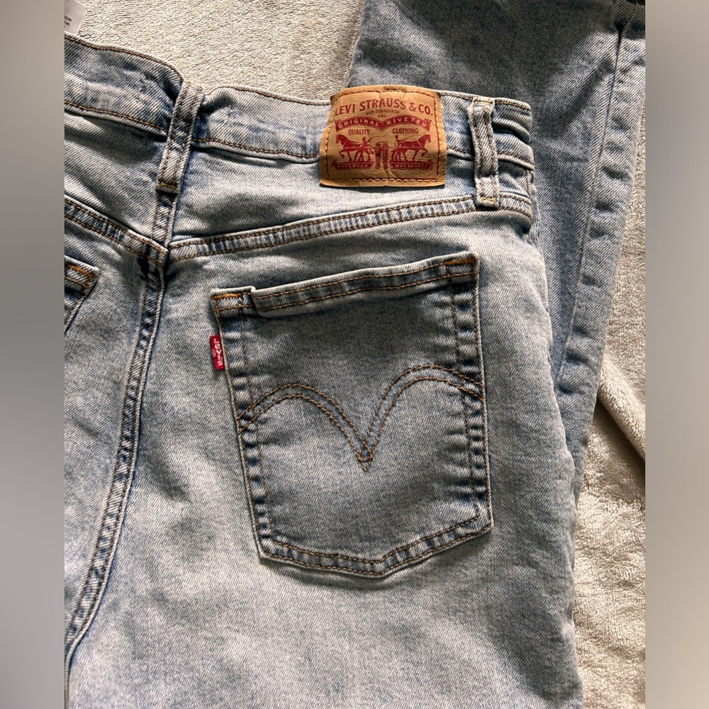 Levi Jeans - Picture 4 of 8